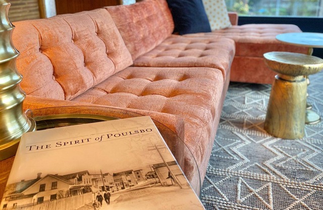 Darling Mid-Century Cottage in Downtown Poulsbo! Small dogs welcome Walk to town