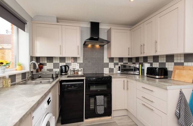 Darlington 3 bed house near train station