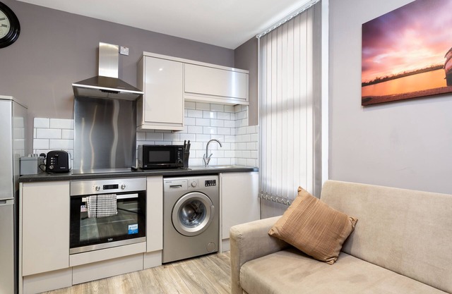 Darlington Centre Double Bed Spacious Apartment 4
