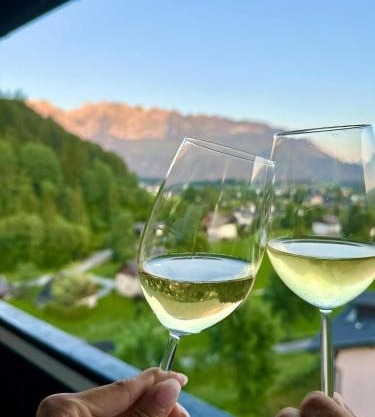 Das Alpenzeit Loft mit Balkon und Grimmingblick