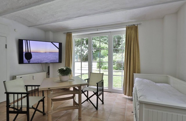 Das Kinozimmer ist Eine Hübsche Kleine und Helle Soutterainwohnung für Kinofans und Naturliebhaber Ideal Geeignet