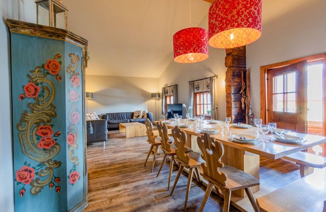 DAS Schmiedhaus | 12-20 Personen | Kaprun | Skibushalte | K-onnection 2 Auto min