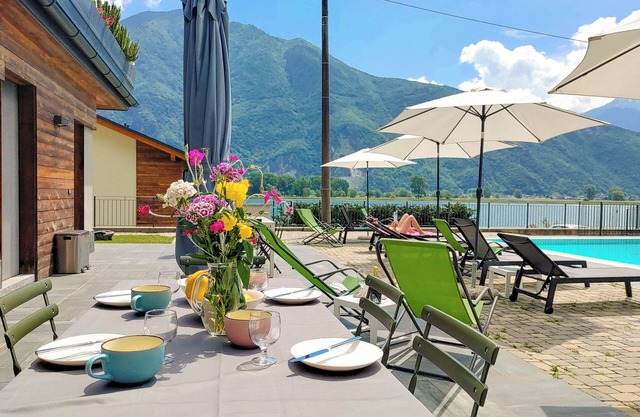 Dascio Armonia Terrace Holiday Apartment on the Lake with Pool