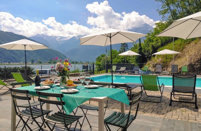 Dascio Emotion Terrace Holiday Apartment on the Lake with Pool