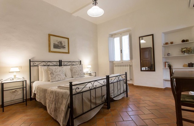 Datini Apartment in Tuscany (2 room 4 people - WIFI - TERRACE - GARAGE)