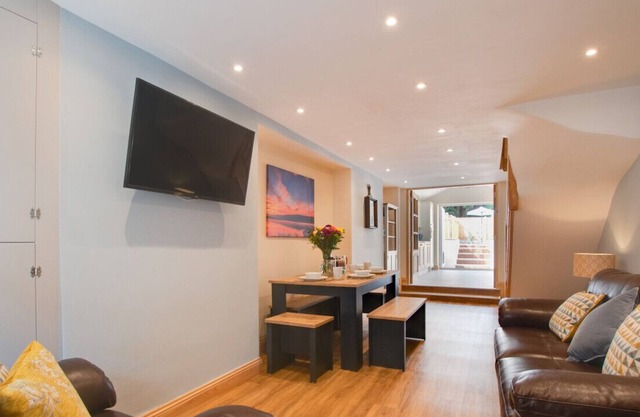 Dau Ddeg Saith - Two Bedroom House, Sleeps 4