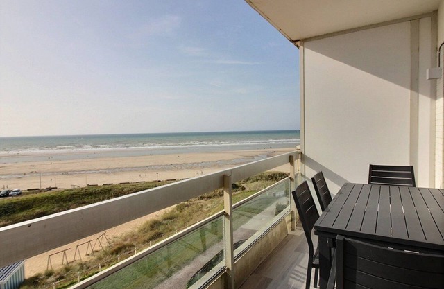 DAUPHINS D3 : Studio with beautiful sea view, 3rd floor, for up to 4 people