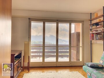 Davel 20 Small practical studio, well located close to everything, (walking) to 1 min. from the cent