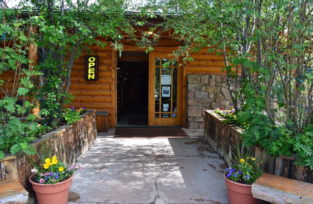 Daven Haven Lodge & Cabins