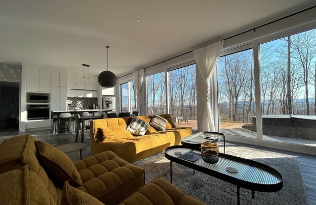DAX HOUSE: Forest Luxury Near Tremblant