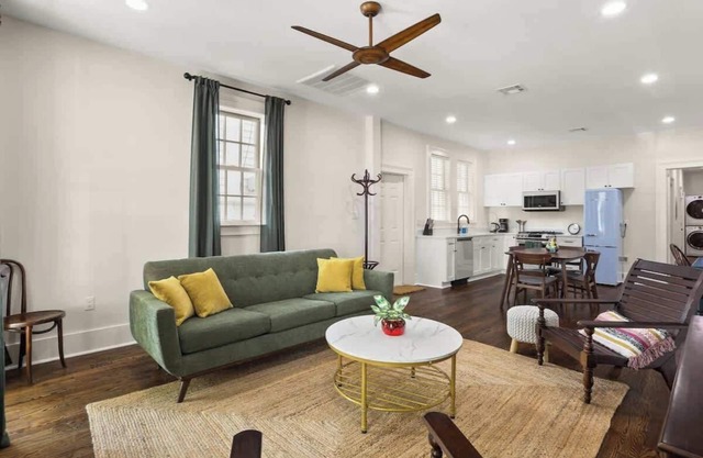 Daydreaming Uptown - Pet + Family Friendly