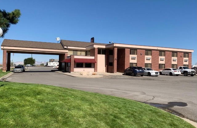 Days Inn by Wyndham Lake Point