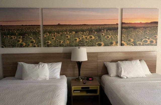 Days Inn by Wyndham Topeka