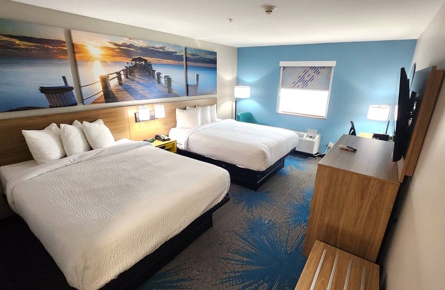 Days Inn & Suites by Wyndham Russellville