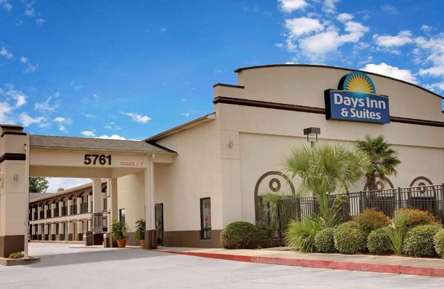 Days Inn & Suites by Wyndham Opelousas