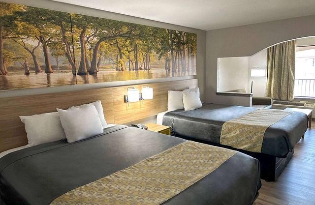 Days Inn & Suites by Wyndham Opelousas