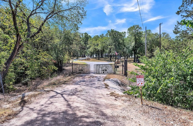 Dazeoff Too - Pet Friendly Suite 1 Bedroom Hotel Room by The Lodges at Fossil Creek