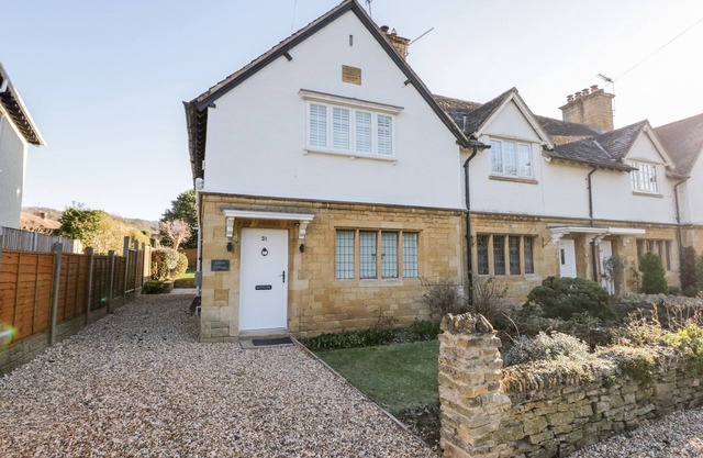 DAZIE COTTAGE, family friendly, with open fire in Broadway