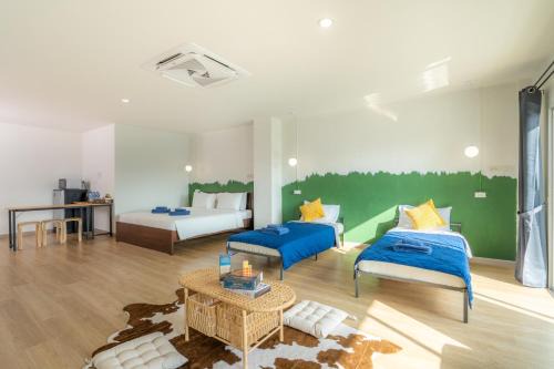 De Blue Door, Hatyai