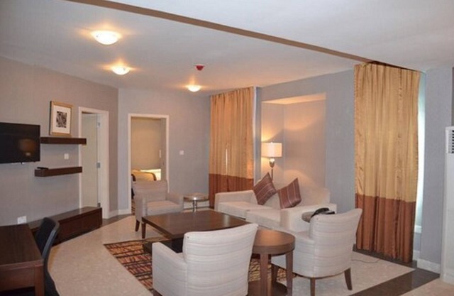 De Brass Suites Hotel
