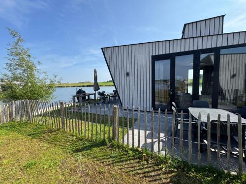 De IJssel Eilanden Chalet Laguna Kampen mit Zaun Nr 754