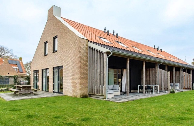 De Plevieren is a building with four luxury apartments in Buren.