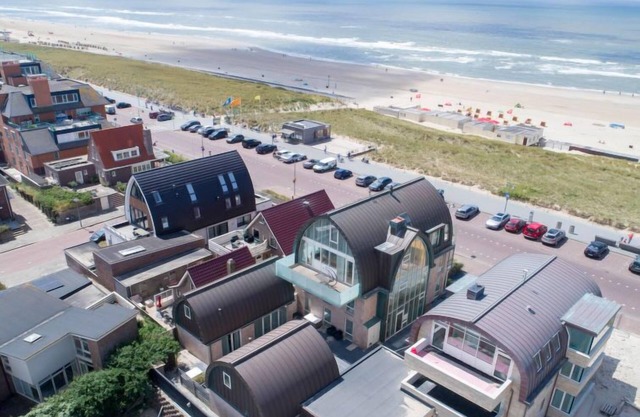 De Zeeparel by Interhome
