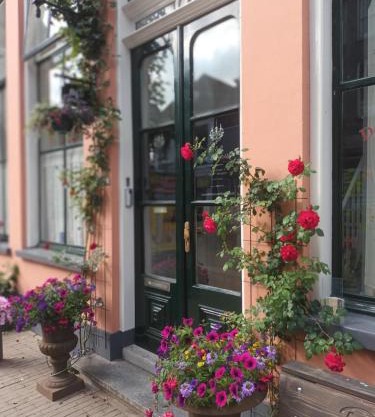 De Zevenster "gevestigd aan de winkelstraat"