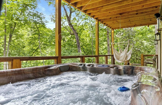 DEALS! Island River| HotTub | EV | Firepit