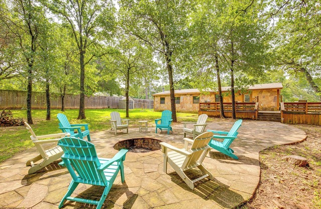 Deck & Fire Pit: Unique Pottsboro Haven