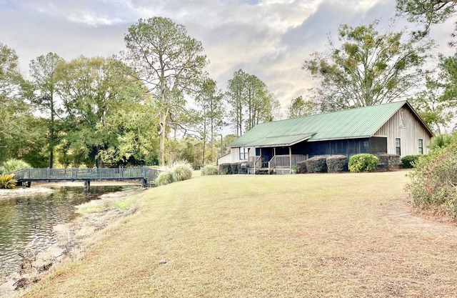Dee's Lakehouse