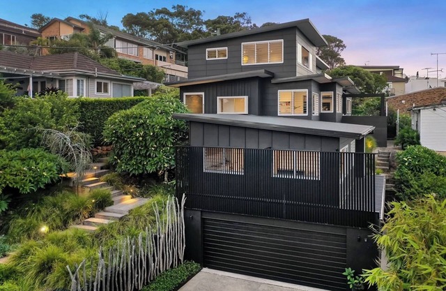 Dee Why Luxury Family Home Sunrise to Sunset views.