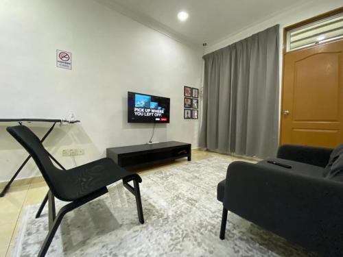 Deena's Cottage Homestay Kulim Hitech Hospital Kulim, Three bedrooms Single Storey Terrace House