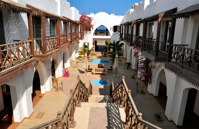 Deep Ashri Apartment & Dive Club