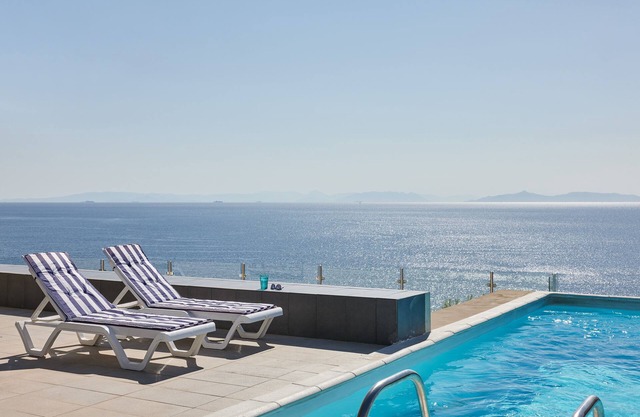 Deep Blue Luxury Escape