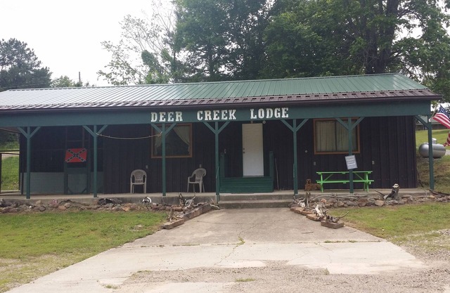 DEER CREEK LODGE located 1/4 mile from beautiful Lake Ouachita