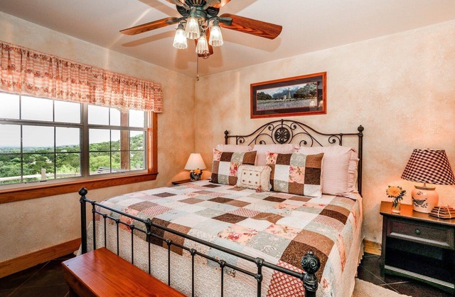 Deer Ridge Cottage | Pet Friendly Country Property