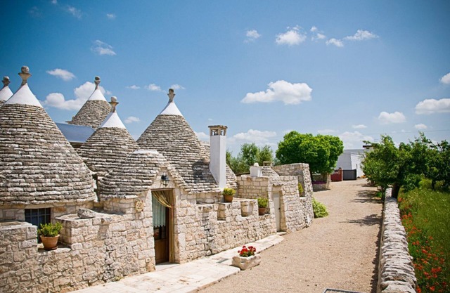 Degli Archi: 1800s trullo house with hillside views and pool