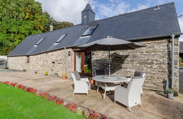 Degwm - Two Bedroom House, Sleeps 4