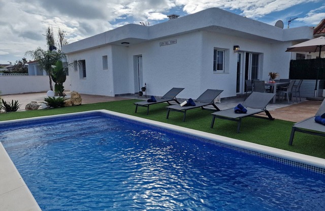 "Del Perro"@MARISOL: 300m to the beach, private pool, A/C, WiFi, dog beach