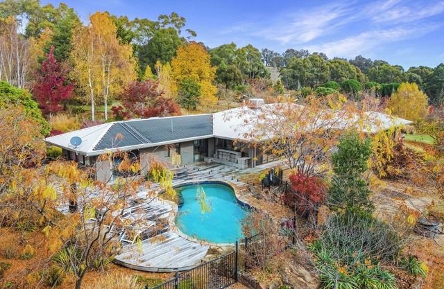 Delatite Valley: 4 BR, 3.5 BA in Merrijig, Sleeps 12
