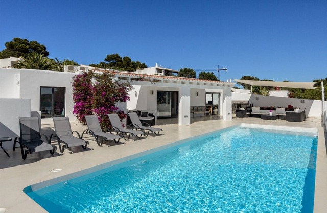 DELFIN Villa. Ibiza. Villa moderne et minimaliste avec une vue magnifique sur la mer