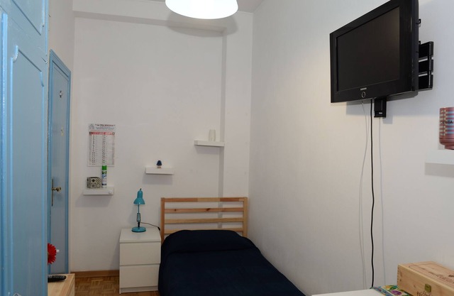 Delicious Single Room with Samsung TV and Mini-bar