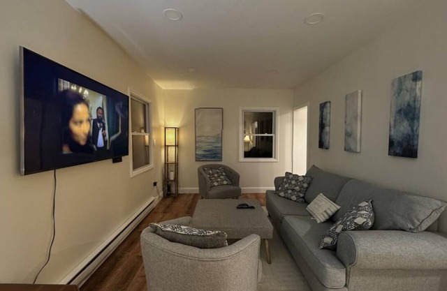 Delightful 1-Bedroom Residence with Private Yard on New Paltz Rd, Lloyd, NY
