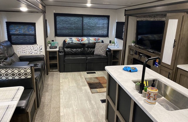 Delightful 1 Bedroom RV on Spider Mountain