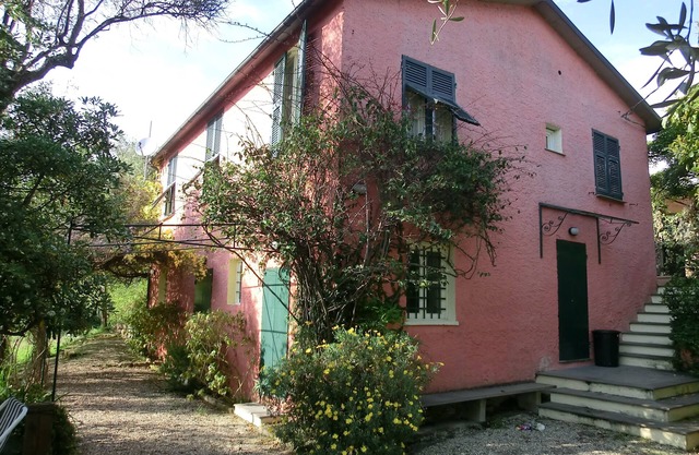 Delightful 4-bedroom villa in private olive grove with WiFi in Chiavari
