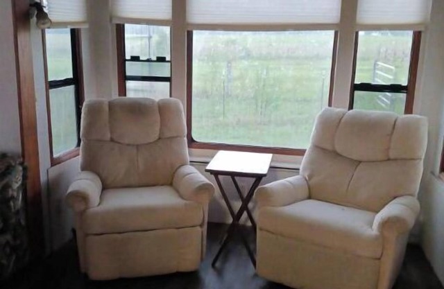 Delightful 5th wheel w/queen bed, patio deck, and high speed internet.