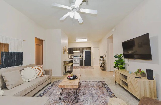 Delightful and Cozy 3b/2b, sleeps 6, self check-in