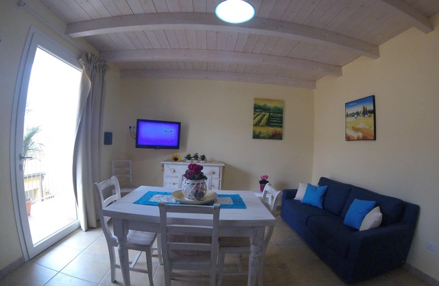Delightful apartment near the center and the beaches. Free WiFi.