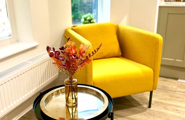 Delightful Beach Breeze 1-bedroom apartment with WiFi & parking in Bournemouth